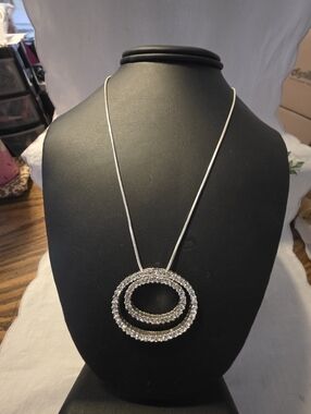 Premier Designs "Duet" pendant necklace, a vintage-style piece In Silvertone